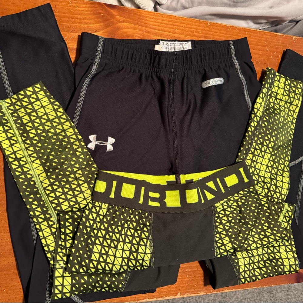 Set of 2! Men’s Under Armour compression leggings-1 Hot/ 1 Cold, size Small